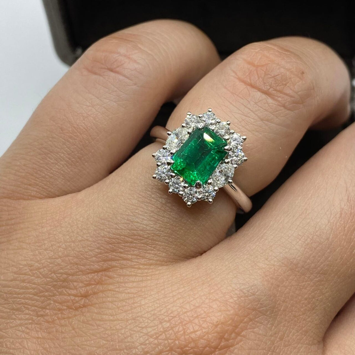 Anello Donna Crivelli con Smeraldo ct 1.57 e Diamanti