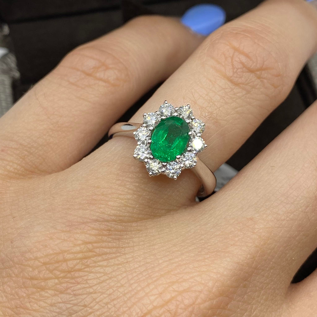 Anello Donna Crivelli con Smeraldo Ct 0.82 e Diamanti