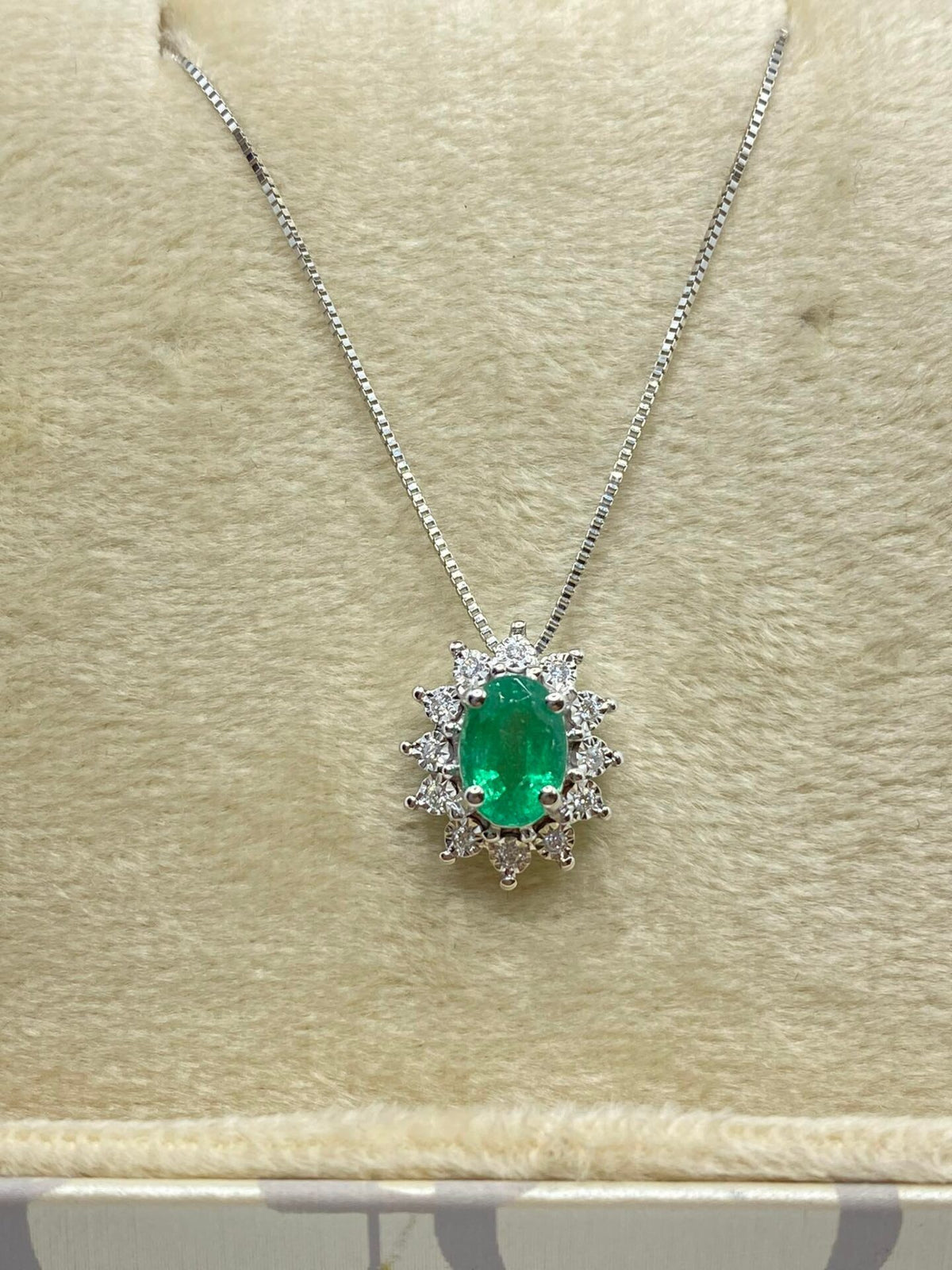 Collana Donna Donna Oro 18KT con Smeraldo e Diamanti