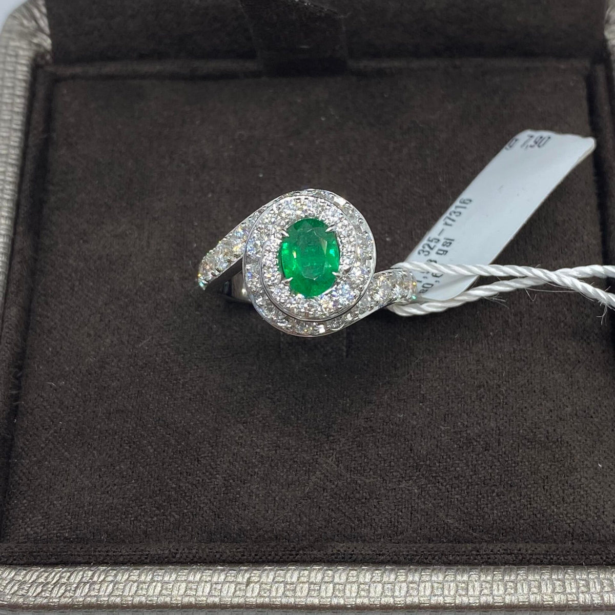 Anello Donna Crivelli con Smeraldo Colombiano Ct 0.65 e Diamanti