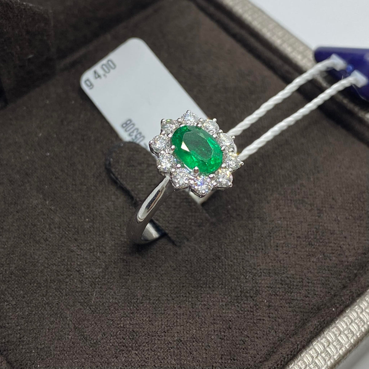 Anello Donna Crivelli con Smeraldo Ct 0.82 e Diamanti