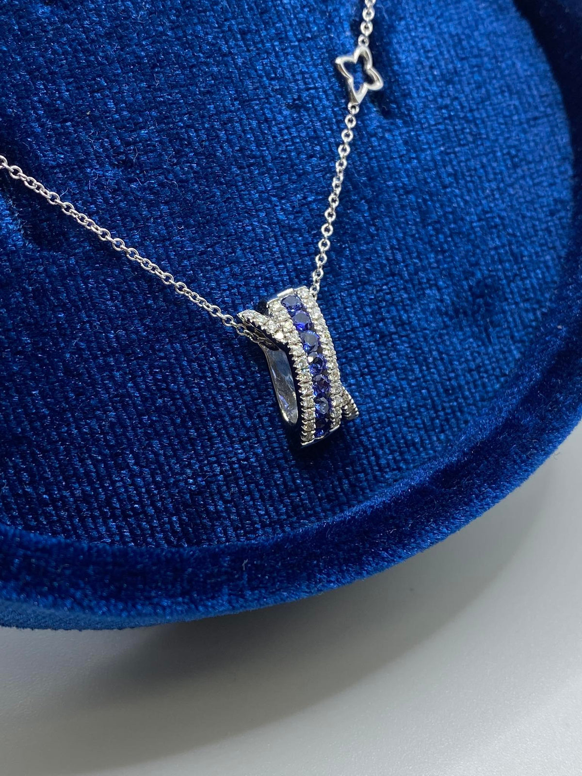 Collana Recarlo Deco’ con Diamanti e Zaffiro Ct 0.34