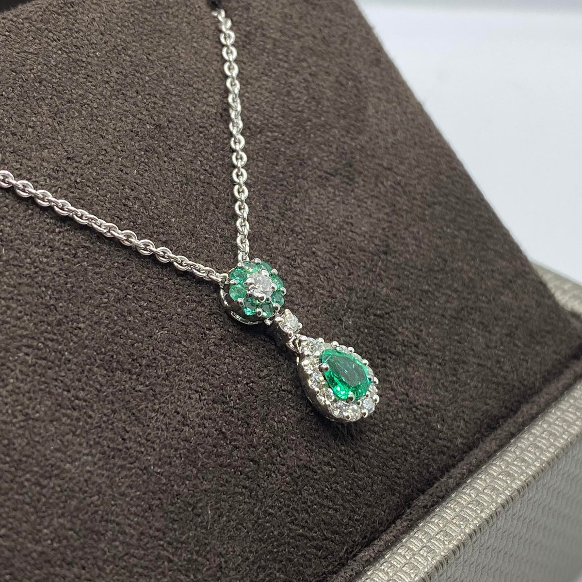 Collana Donna Crivelli con Smeraldo a Goccia e Diamanti