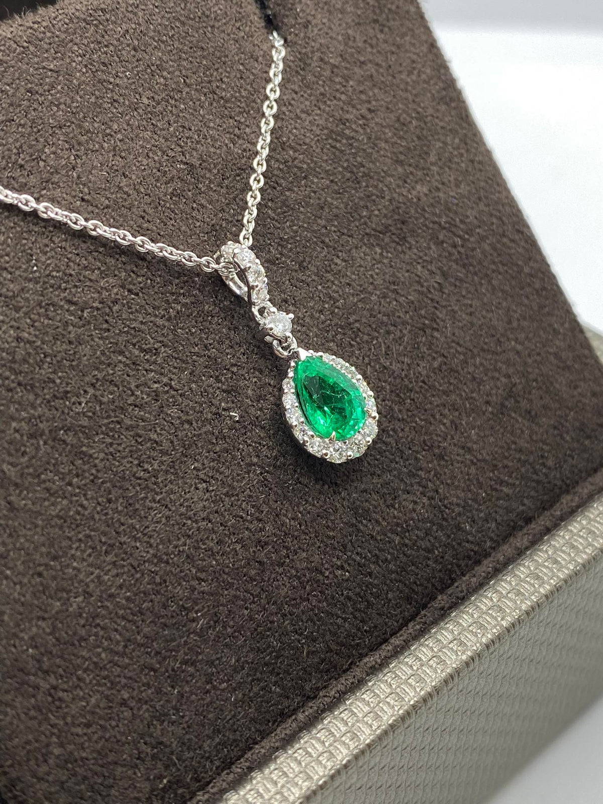 Collana Donna Crivelli con Smeraldo a Goccia e Diamanti