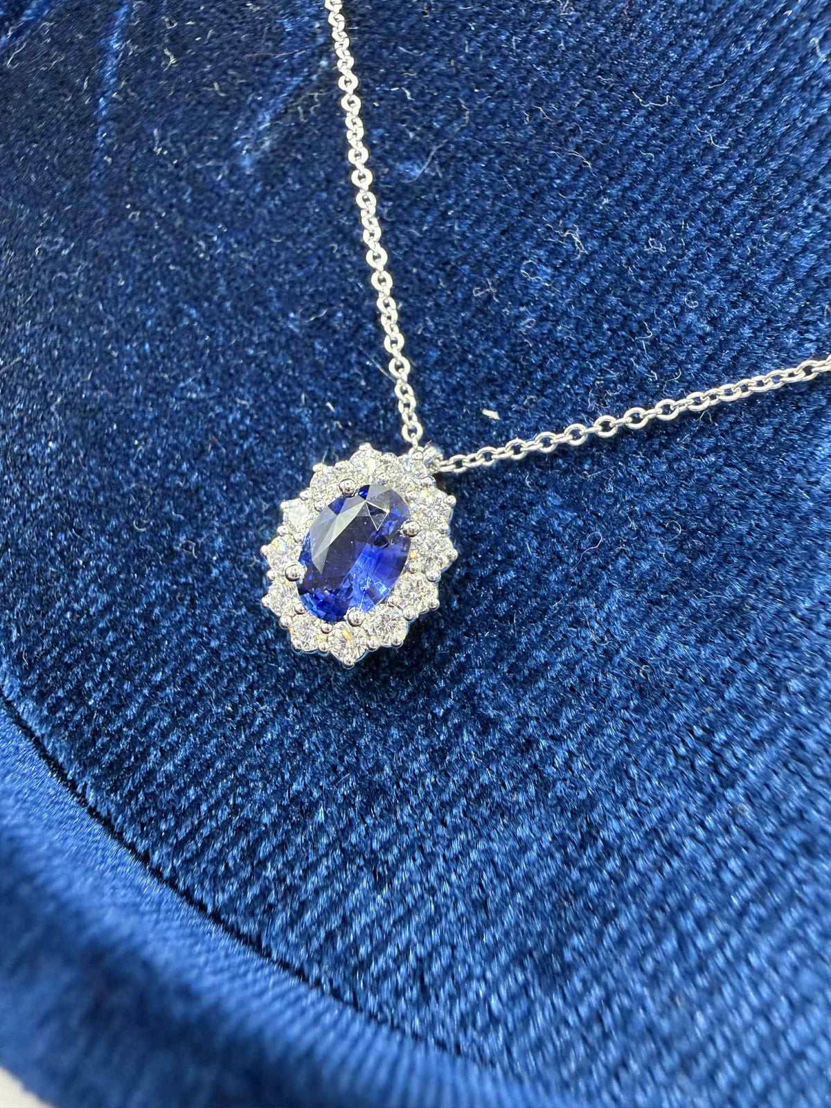Collana Donna Recarlo con Zaffiro Ct 0.70 e Diamanti