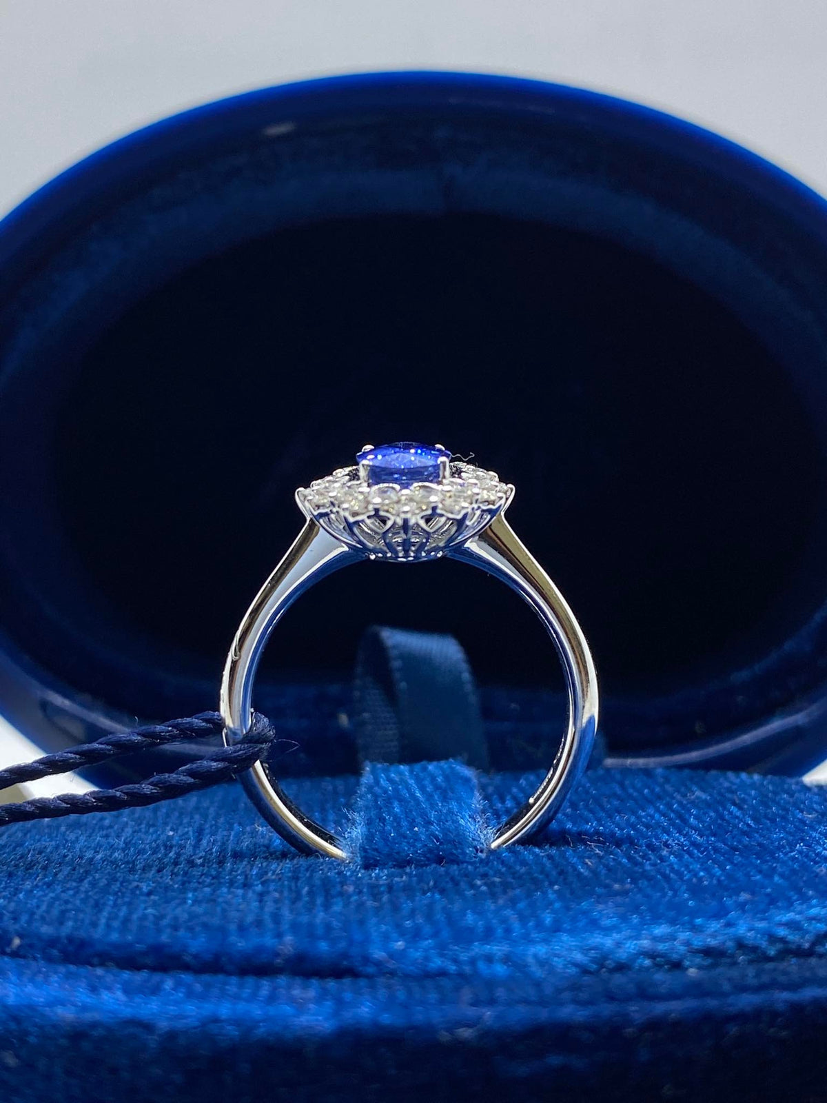 Anello Donna Recarlo con Diamanti e Zaffiro Ct. 0,80