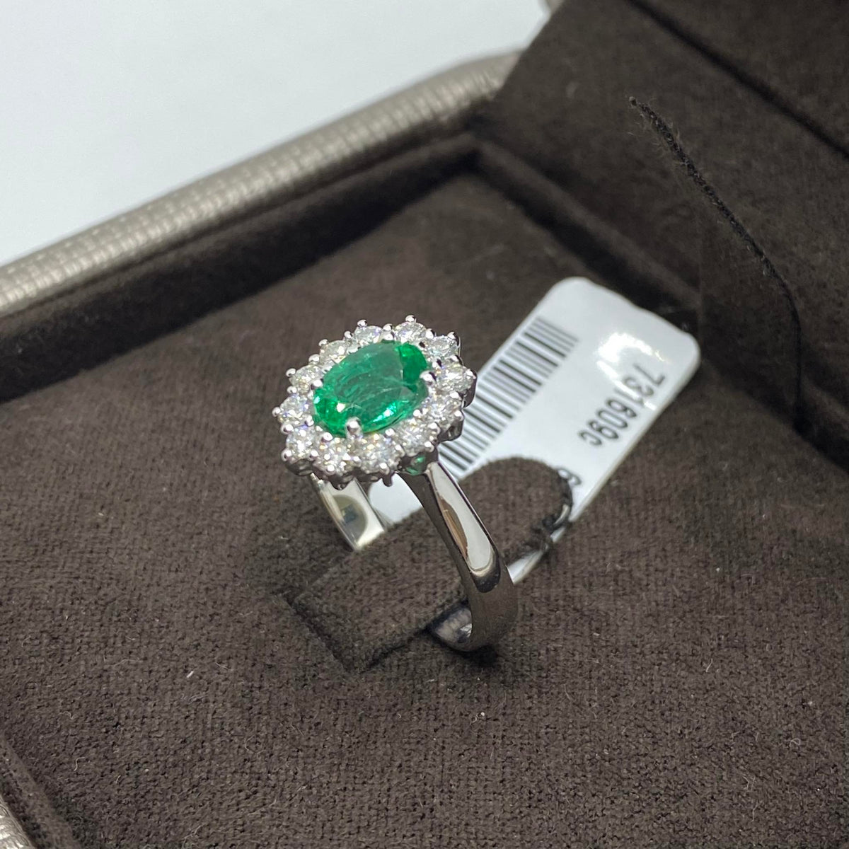 Anello Donna Crivelli con Smeraldo Ct 0.80 e Diamanti