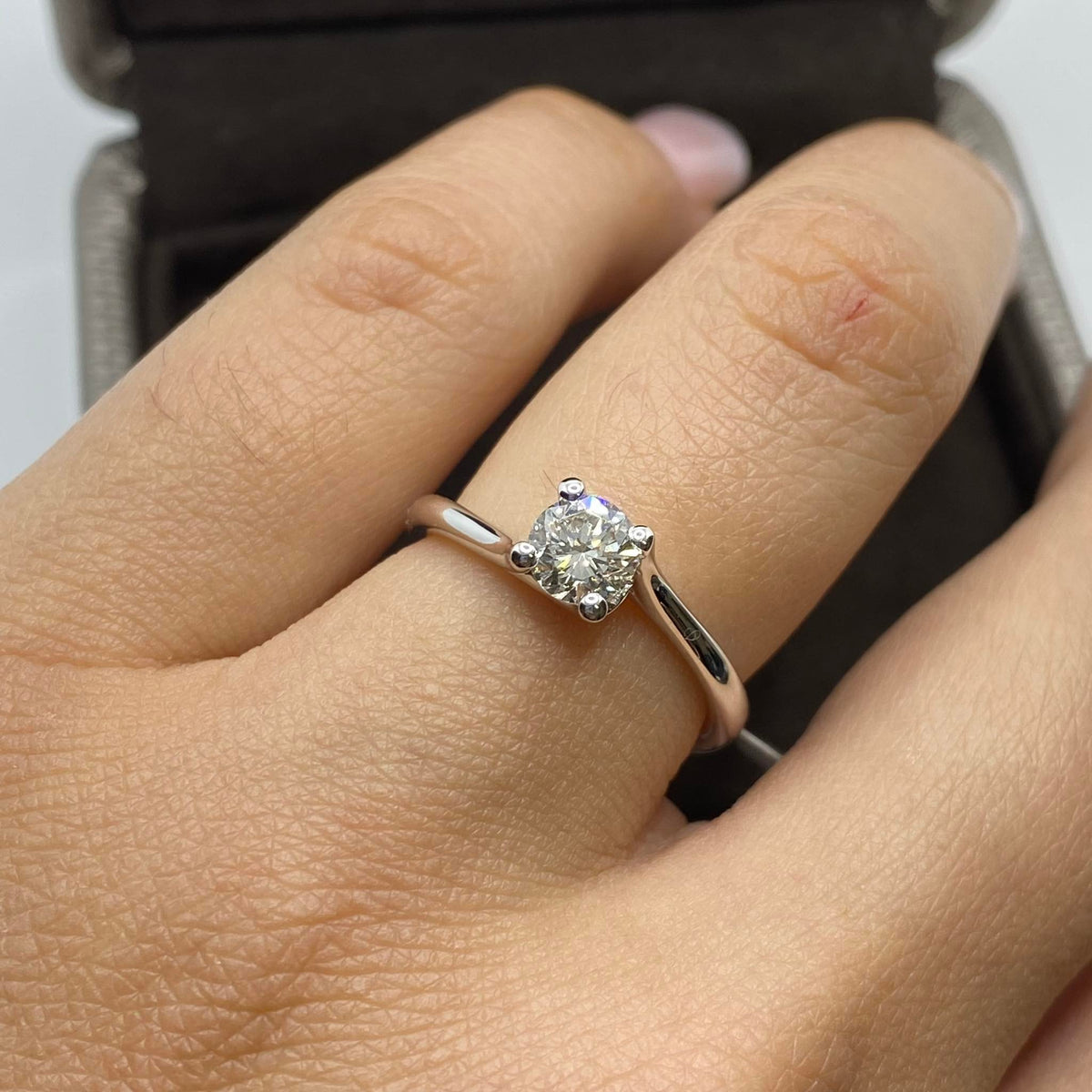 Anello Crivelli Solitario in Oro 18KT e Diamante IGI Ct 0.56