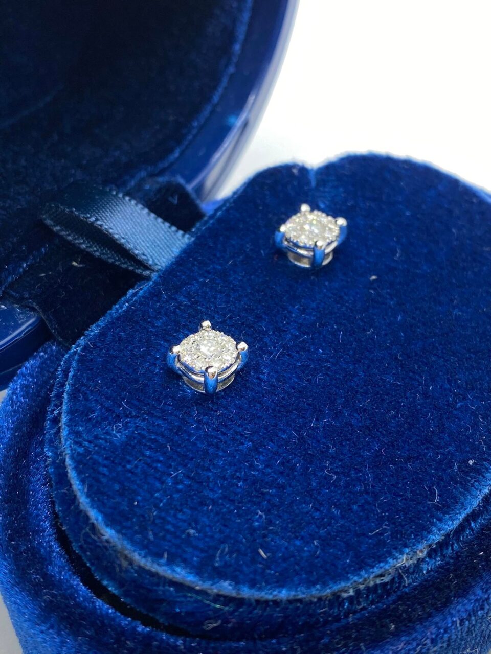 Orecchini Recarlo Nodo D'Amore con Diamanti Ct 0.31