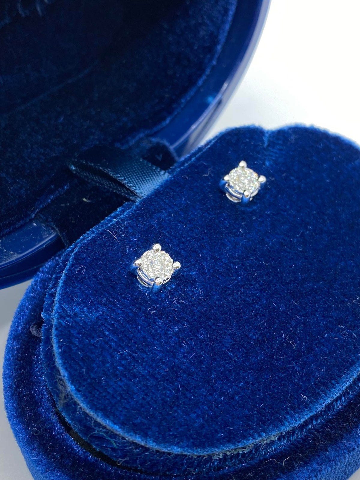Orecchini Recarlo Nodo D'Amore con Diamanti Ct 0.20