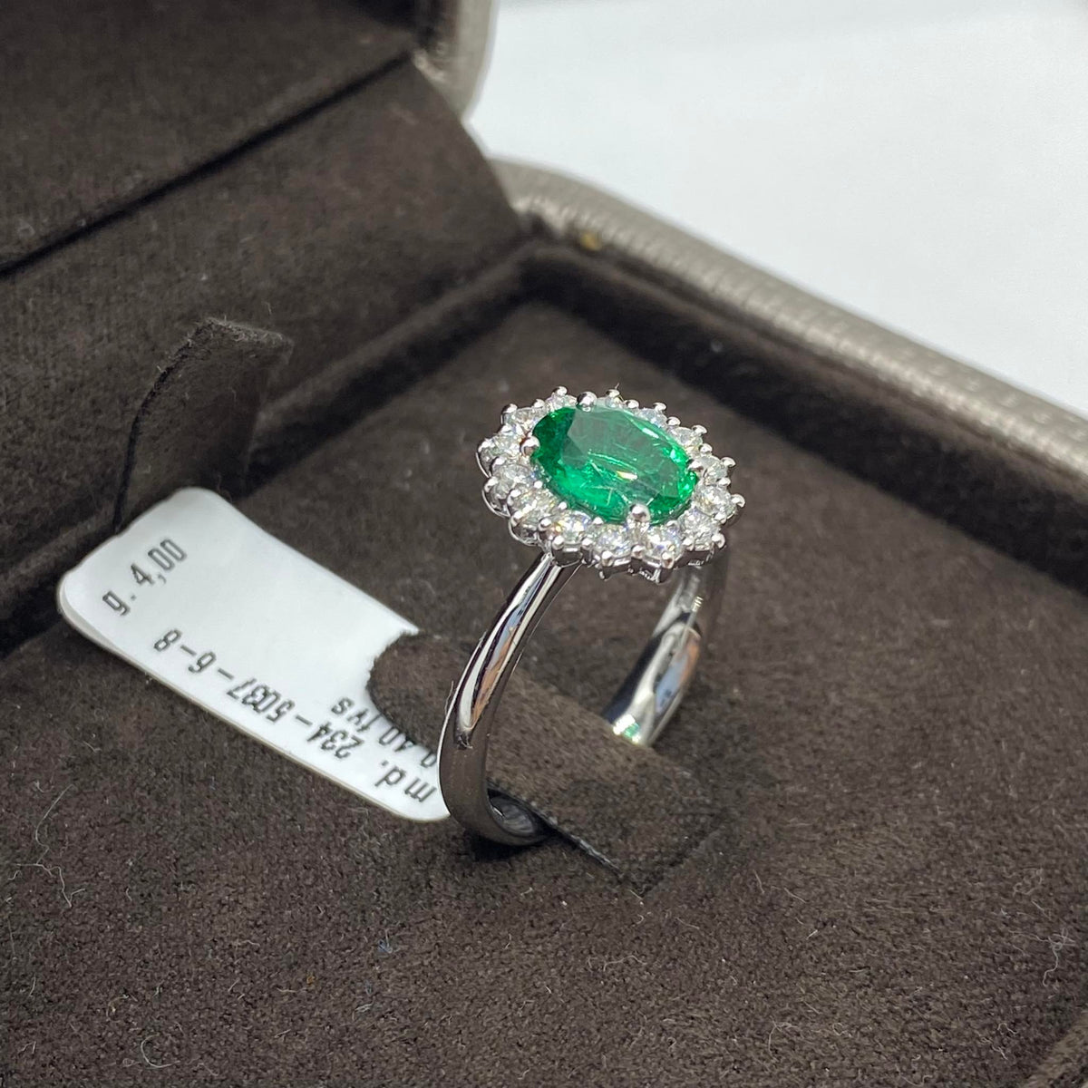 Anello Donna Crivelli con Smeraldo Ct 1.12 e Diamanti