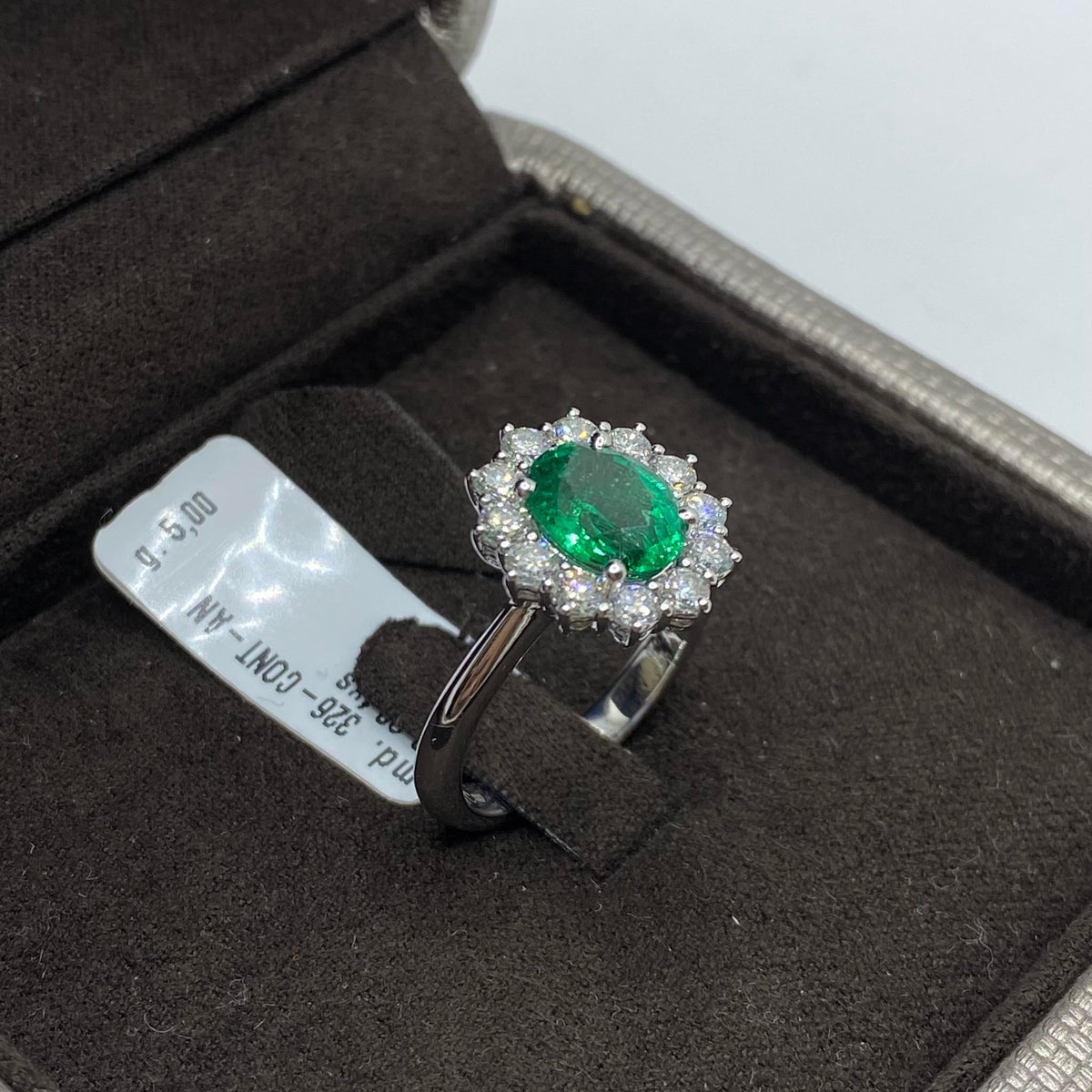 Anello Donna Crivelli con Smeraldo Ct 1.53 e Diamanti