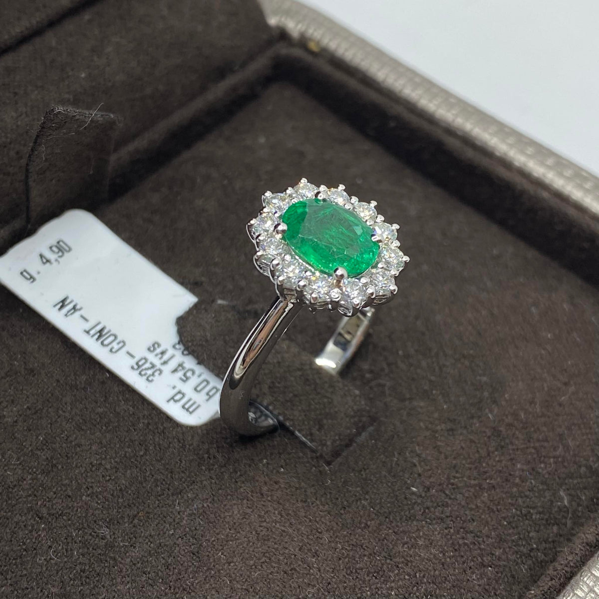 Anello Donna Crivelli con Smeraldo Ct 1.23 e Diamanti