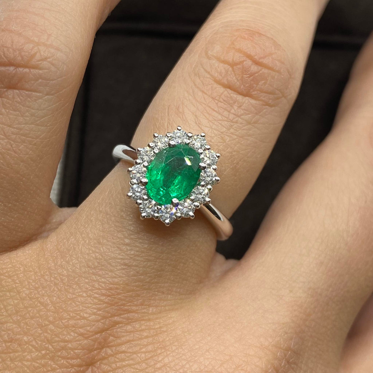 Anello Donna Crivelli con Smeraldo Ct 1.23 e Diamanti