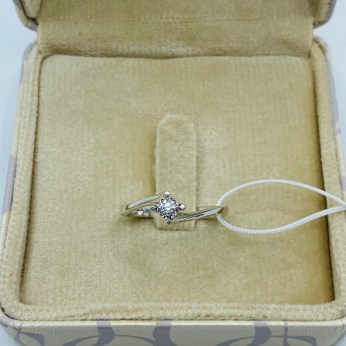 Anello Solitario Donna Oro 18KT con Diamante Ct 0.05