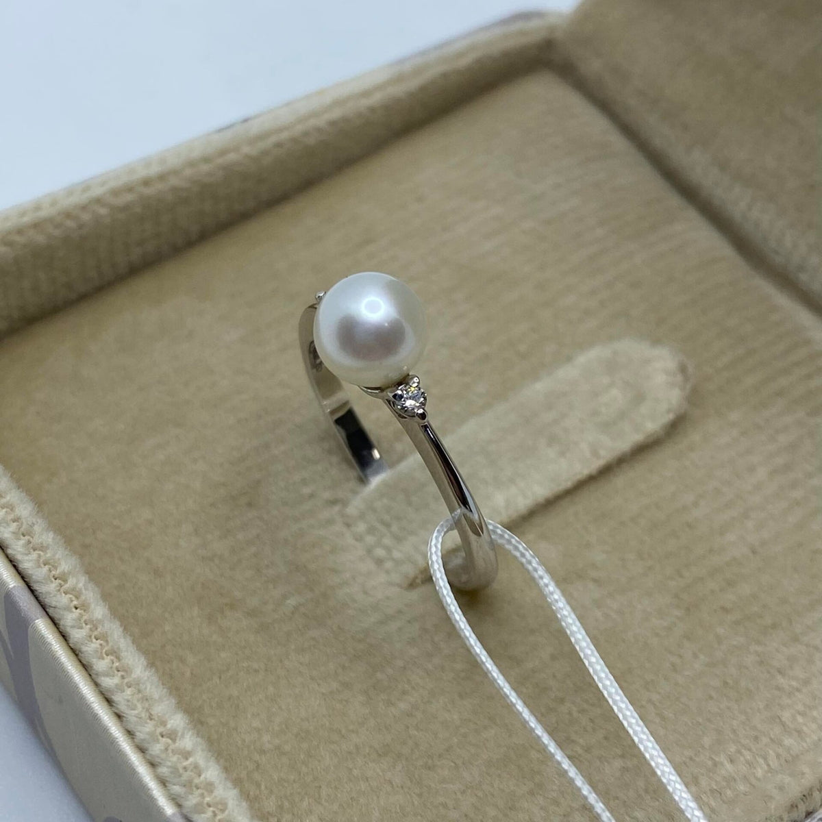 Anello Donna Oro 18KT con Diamanti e Perla mm. 6-6,5