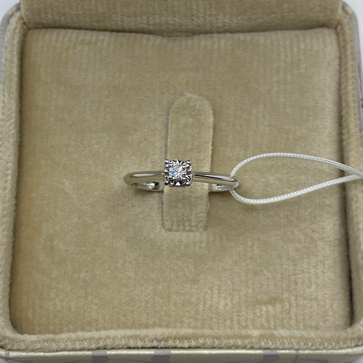 Anello Solitario Donna Oro 18KT con Diamante Ct 0.10