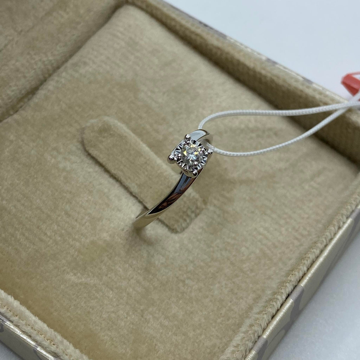Anello Solitario Donna Oro 18KT con Diamante Ct 0.15