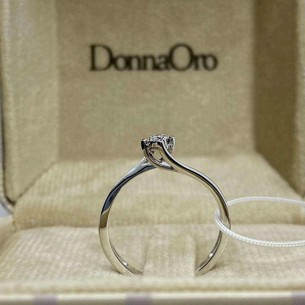 Anello Solitario Donna Oro 18KT con Diamante Ct 0.02