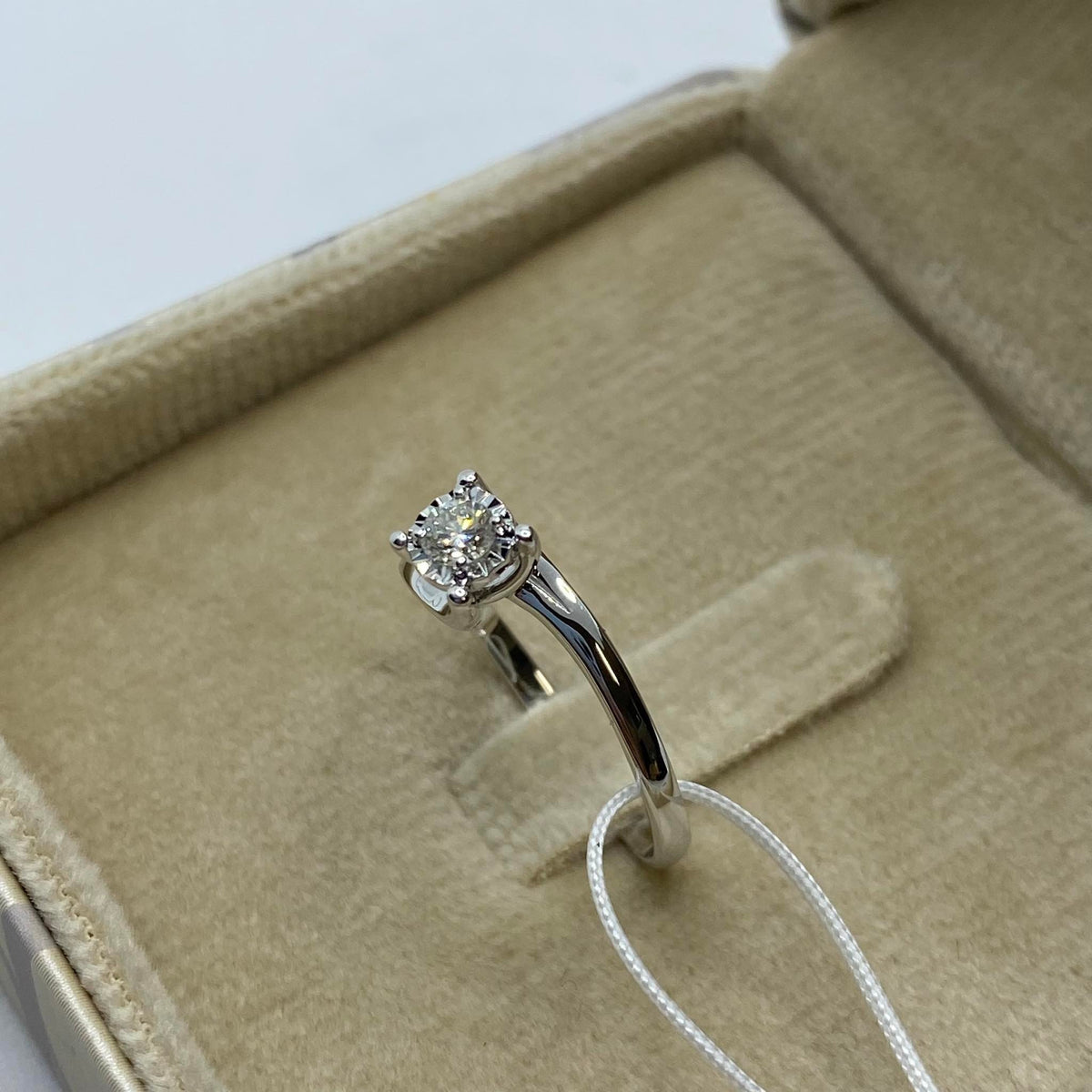 Anello Solitario Donna Oro 18KT con Diamante Ct 0.15