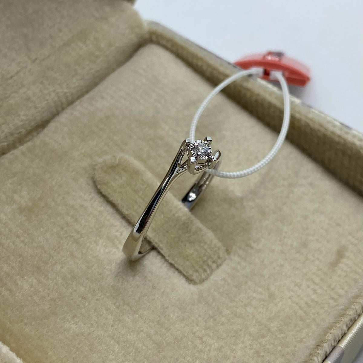 Anello Solitario Donna Oro 18KT con Diamante Ct 0.02