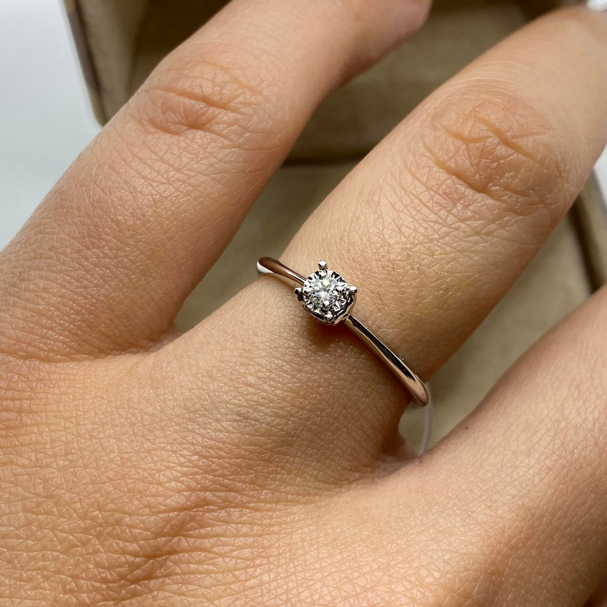 Anello Solitario Donna Oro 18KT con Diamante Ct 0.08