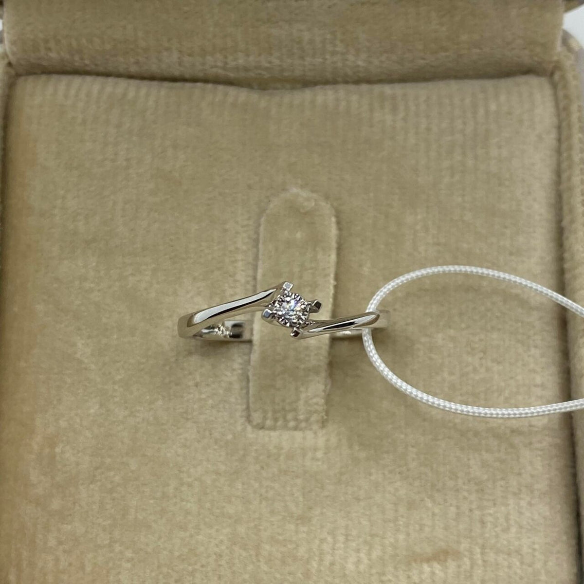 Anello Solitario Donna Oro 18KT con Diamante Ct 0.02