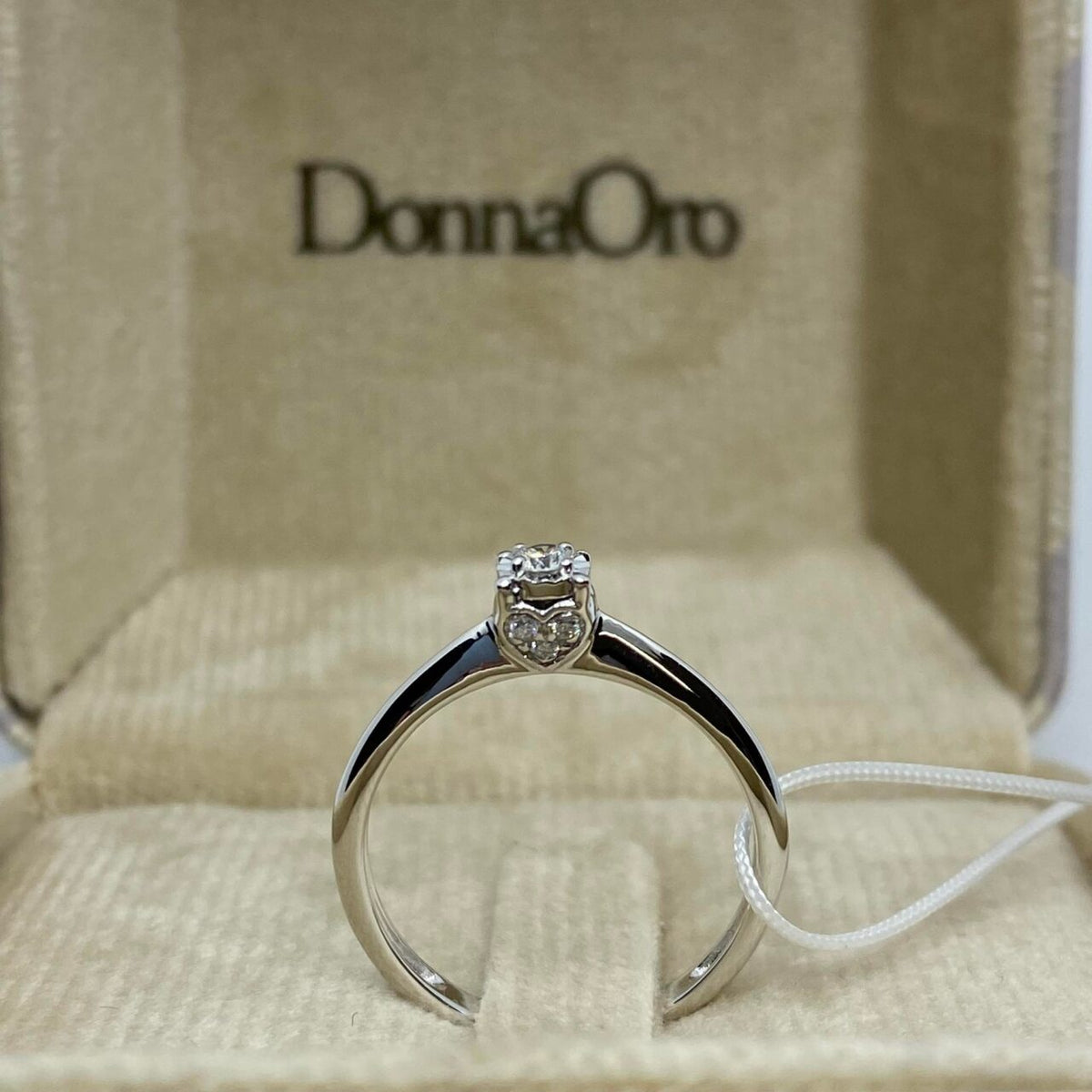 Anello Solitario Donna Oro 18KT con Diamante Ct 0.10