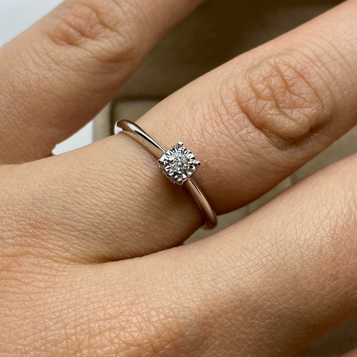 Anello Solitario Donna Oro 18KT con Diamante Ct 0.10