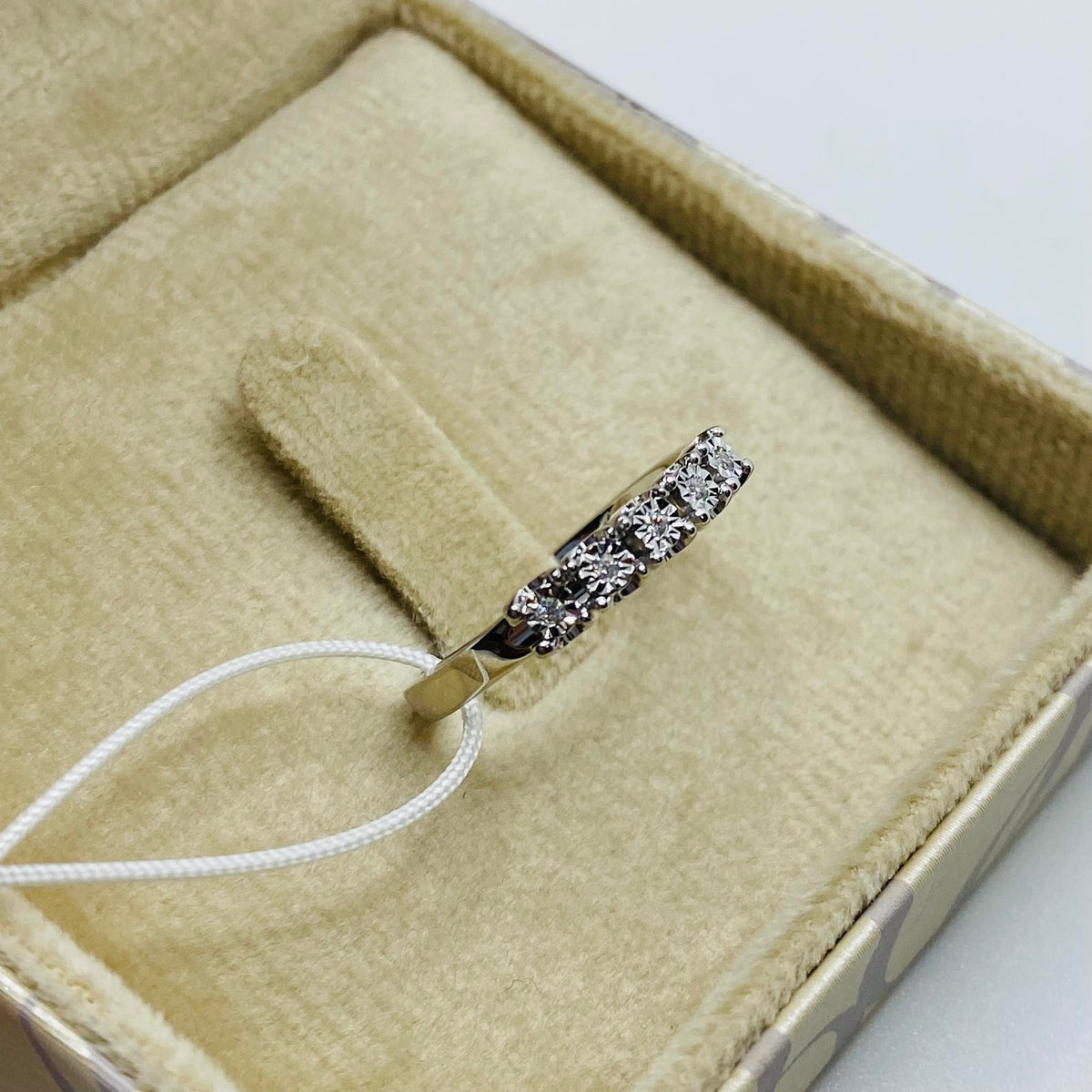 Anello Veretta a 5 Pietre Donna Oro 18KT con Diamanti Ct 0.04