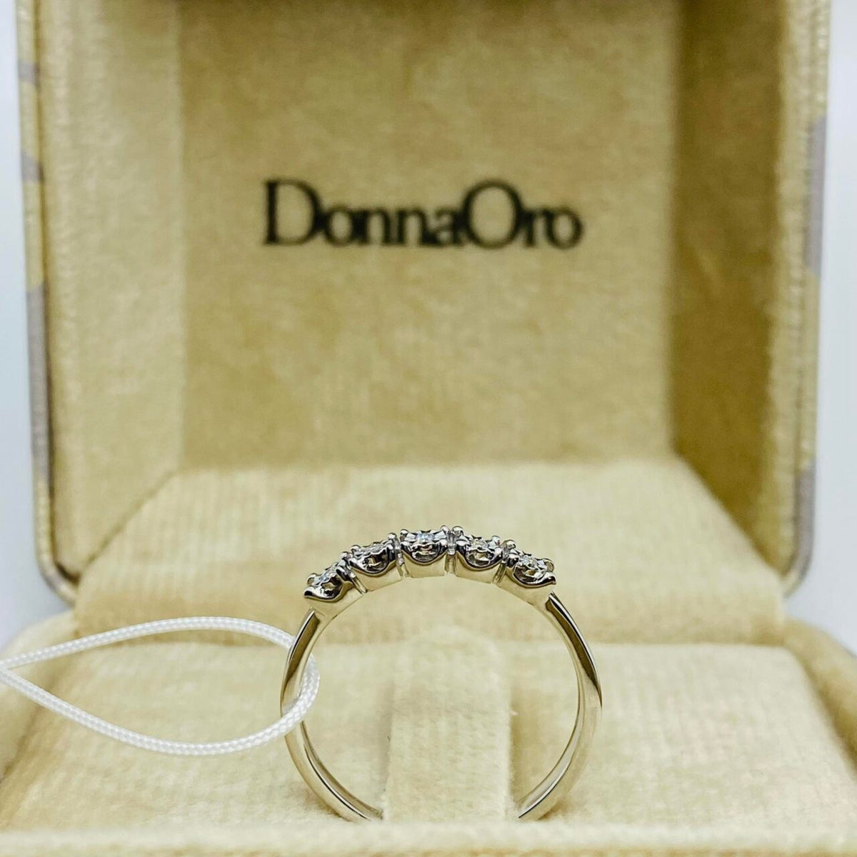 Anello Veretta a 5 Pietre Donna Oro 18KT con Diamanti Ct 0.04