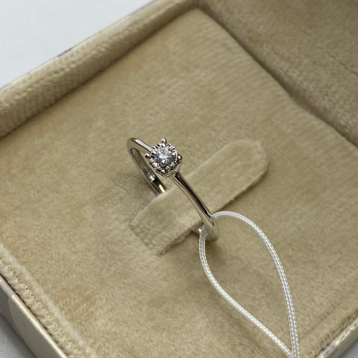 Anello Solitario Donna Oro 18KT con Diamante Ct 0.08