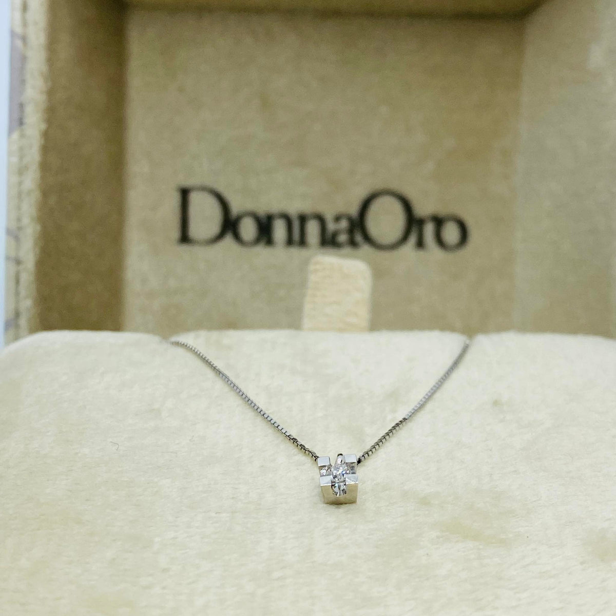Collana Punto Luce Donna Oro 18KT con Diamante Ct 0.04