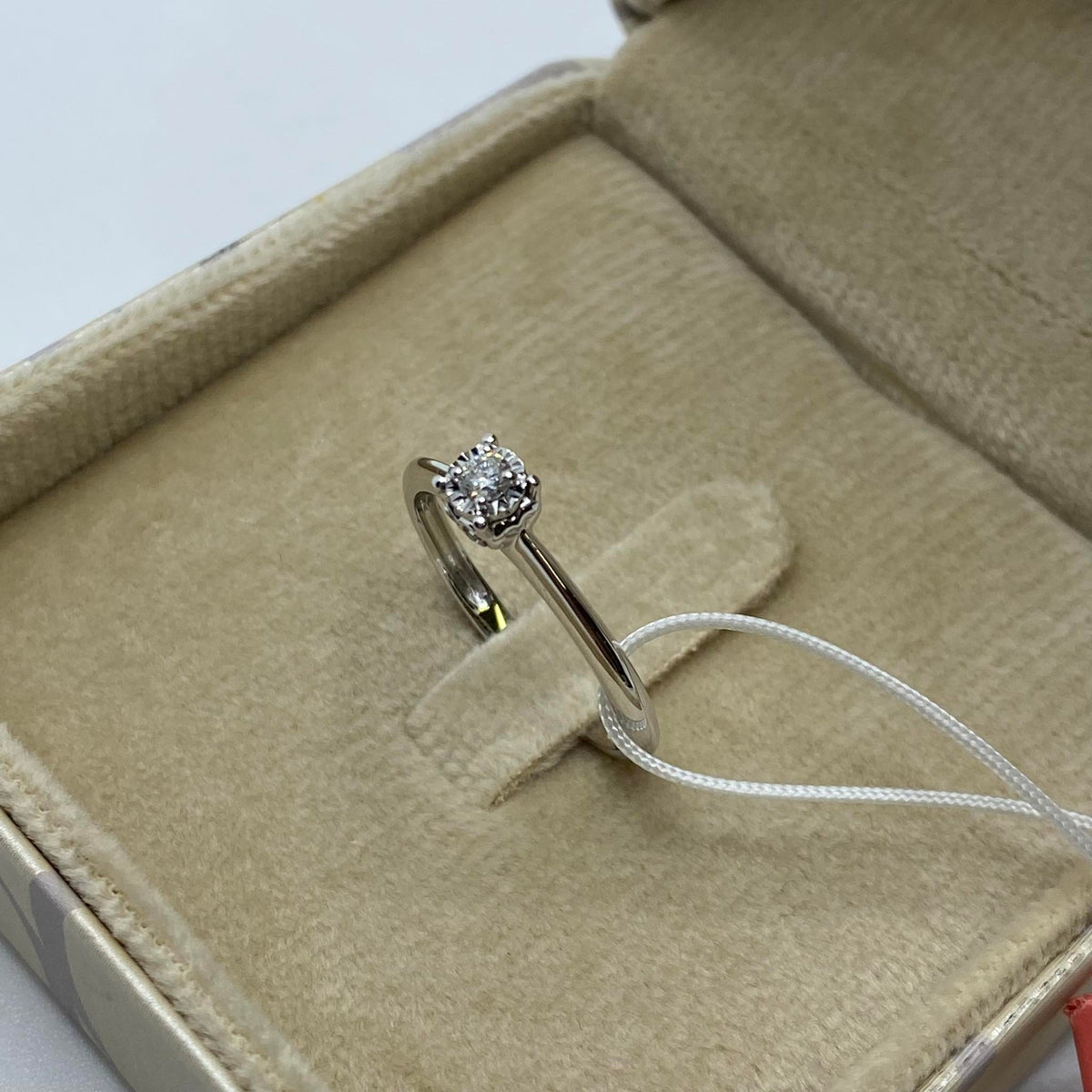 Anello Solitario Donna Oro 18KT con Diamante Ct 0.10