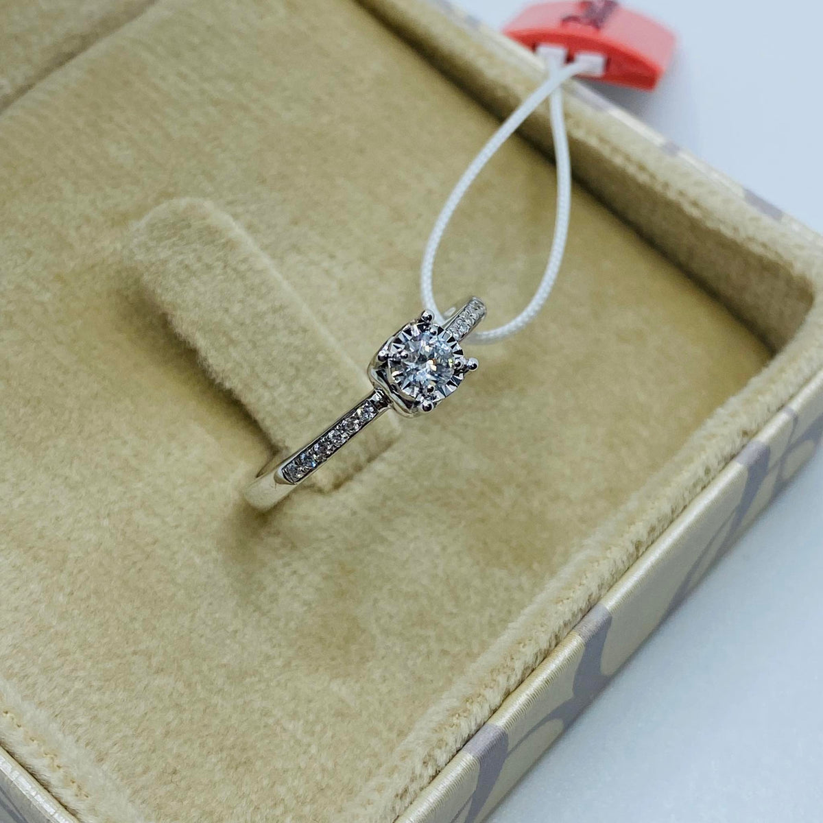 Anello Solitario Donna Oro 18KT con Diamante Ct 0.18