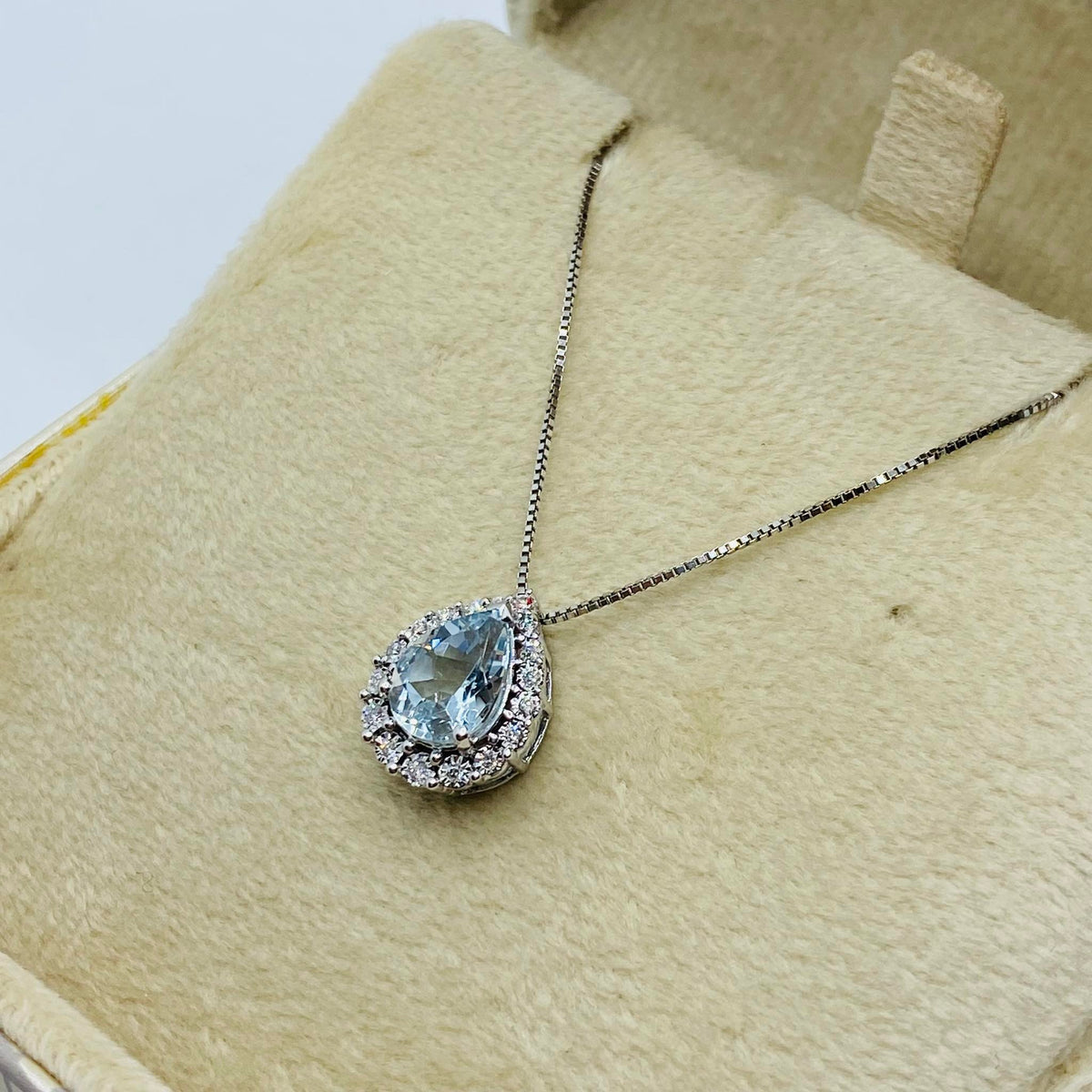 Collana Donna Oro 18KT con Acquamarina a Goccia Ct. 1.10 e Diamante
