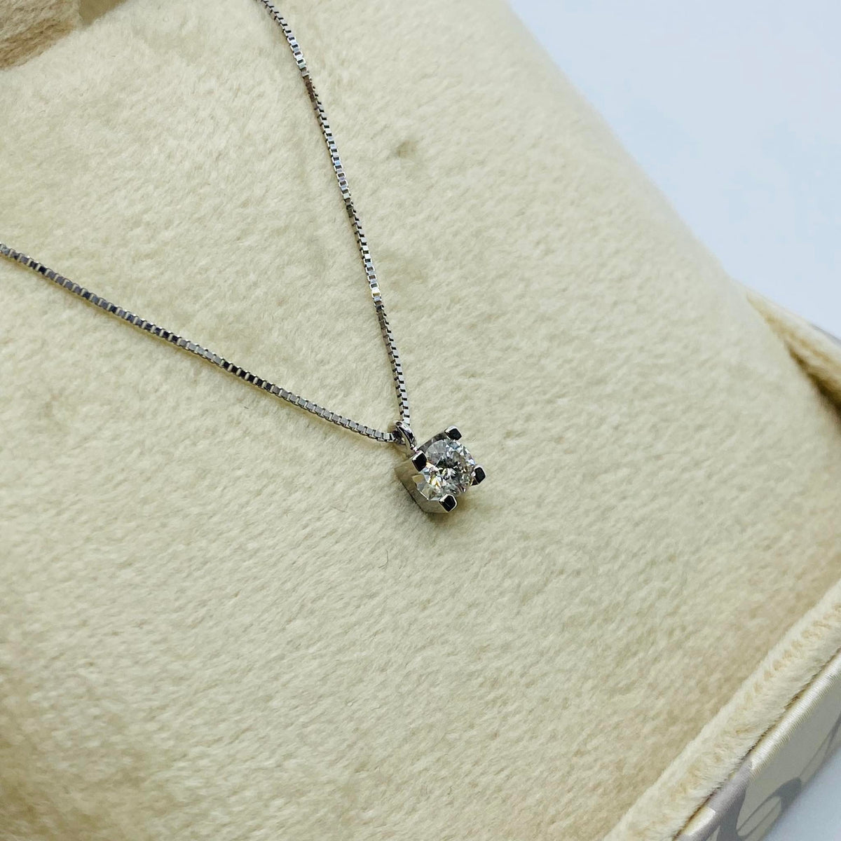 Collana Punto Luce Donna Oro 18KT con Diamante Ct 0.22