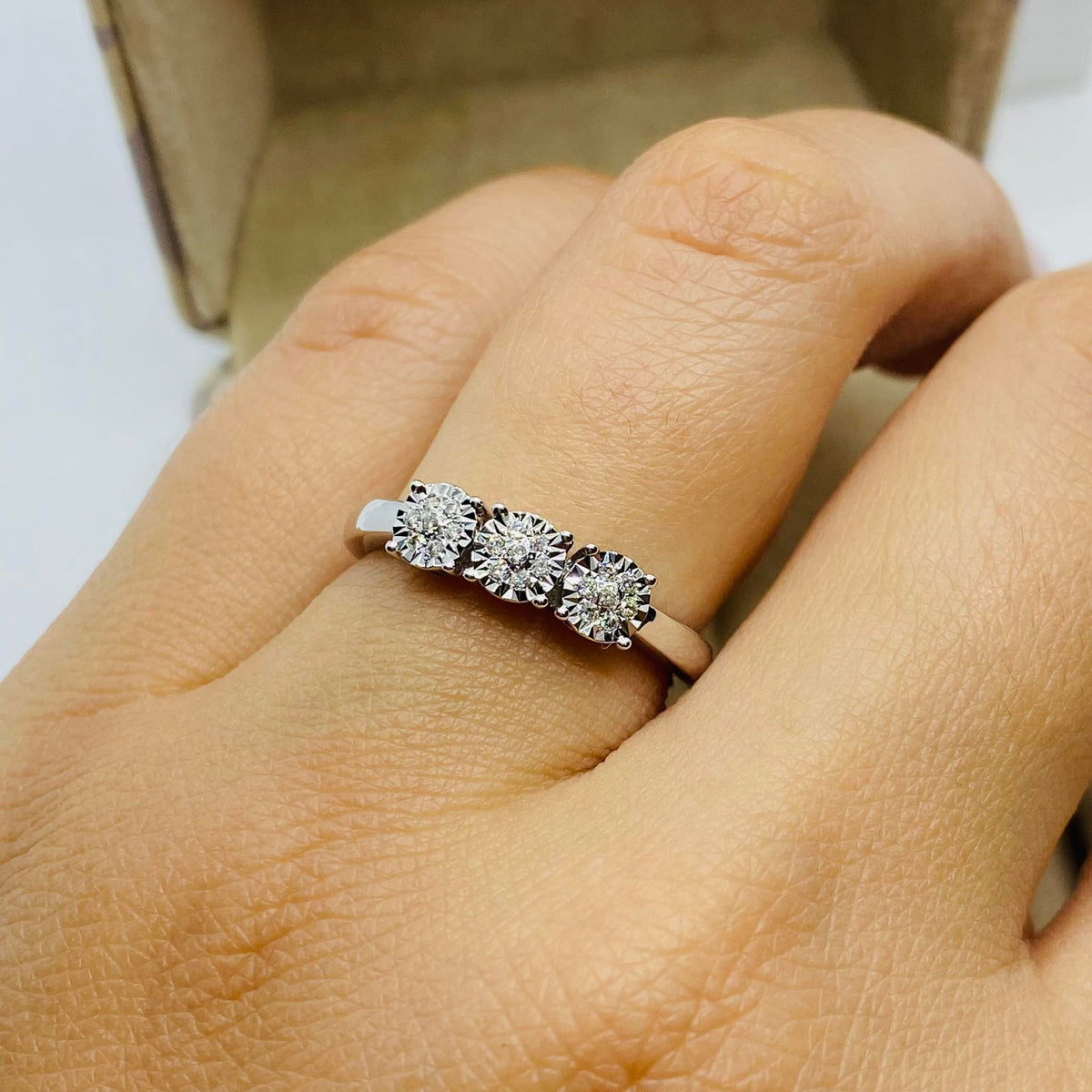 Anello Trilogy Donna Oro 18KT con Diamanti Ct 0.09