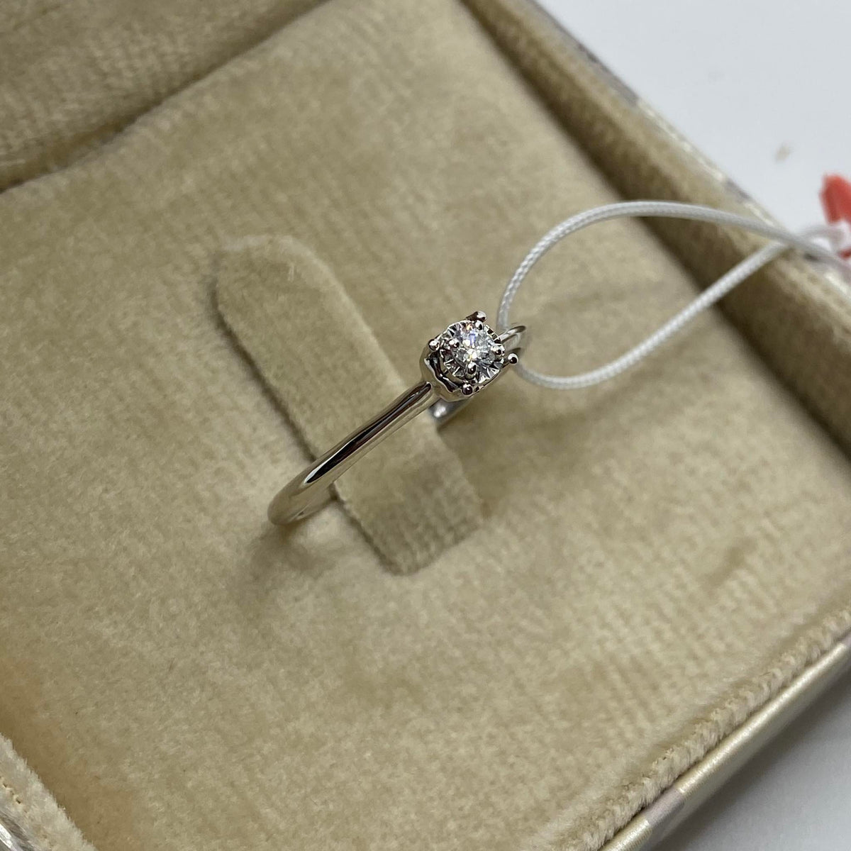 Anello Solitario Donna Oro 18KT con Diamante Ct 0.08
