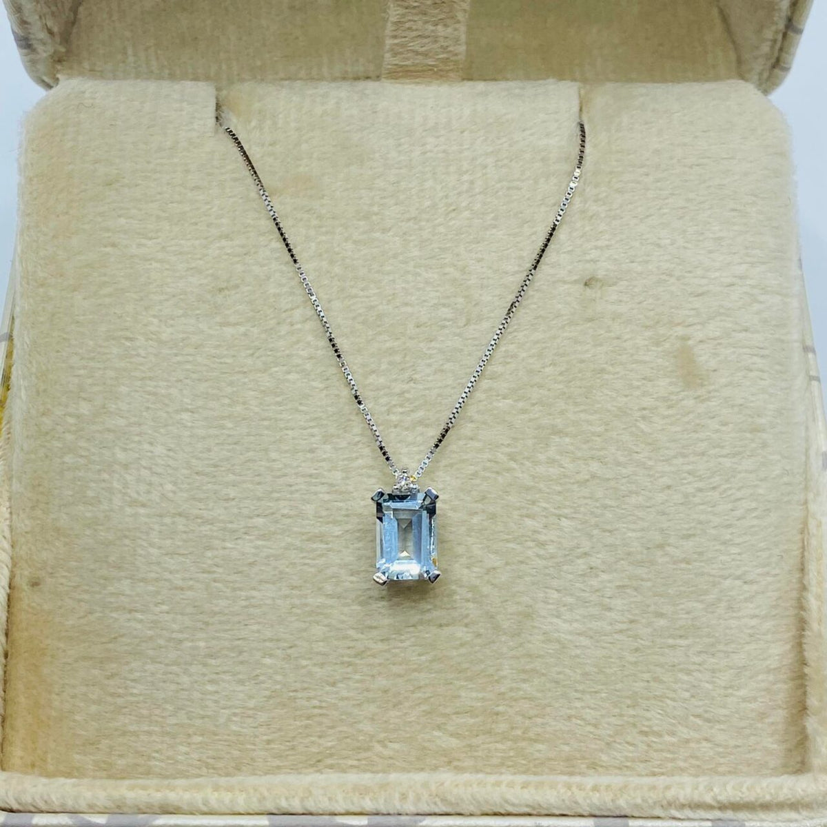 Collana Donna Oro 18KT con Acquamarina Rettangolare Ct. 0.87 e Diamante