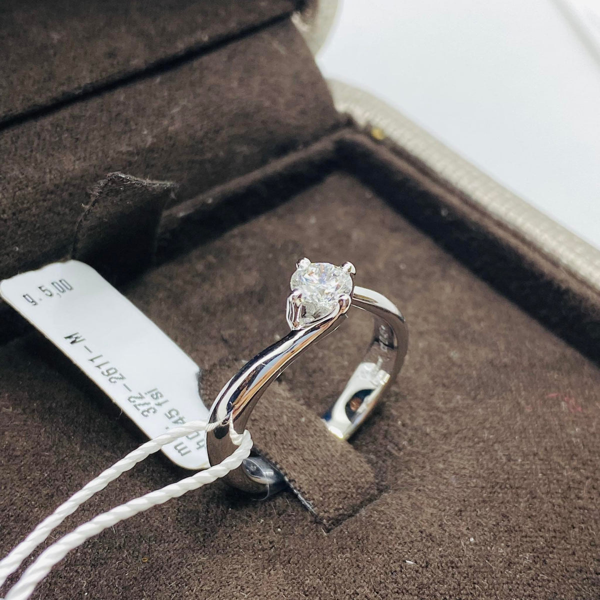 Anello Crivelli Solitario in Oro 18KT e Diamante Ct 0.45