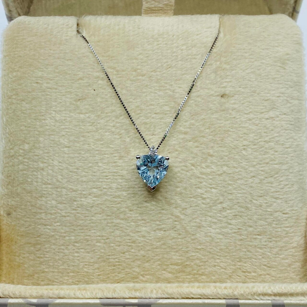 Collana Donna Oro 18KT con Acquamarina a Cuore Ct. 1.10 e Diamante