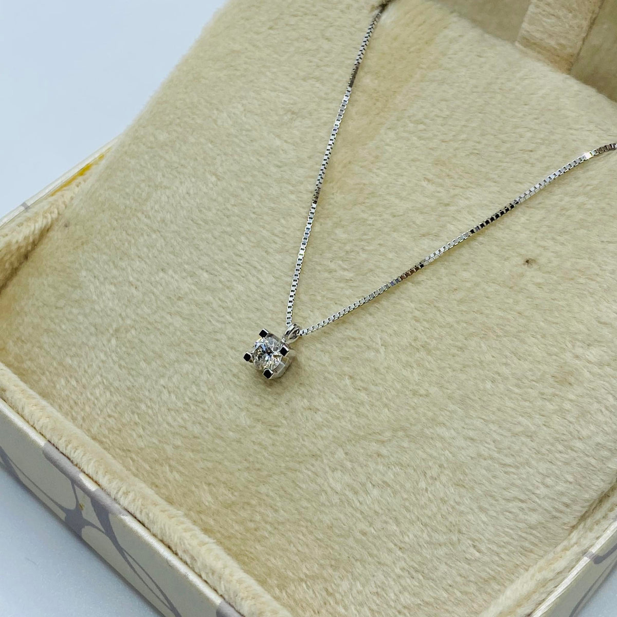 Collana Punto Luce Donna Oro 18KT con Diamante Ct 0.17