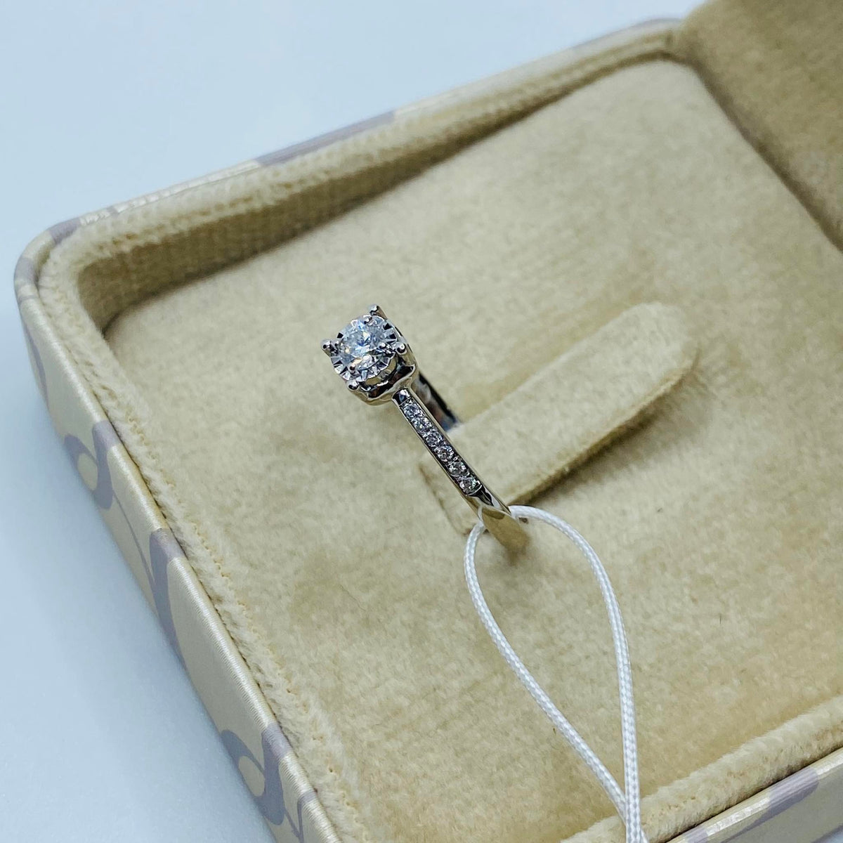 Anello Solitario Donna Oro 18KT con Diamante Ct 0.18
