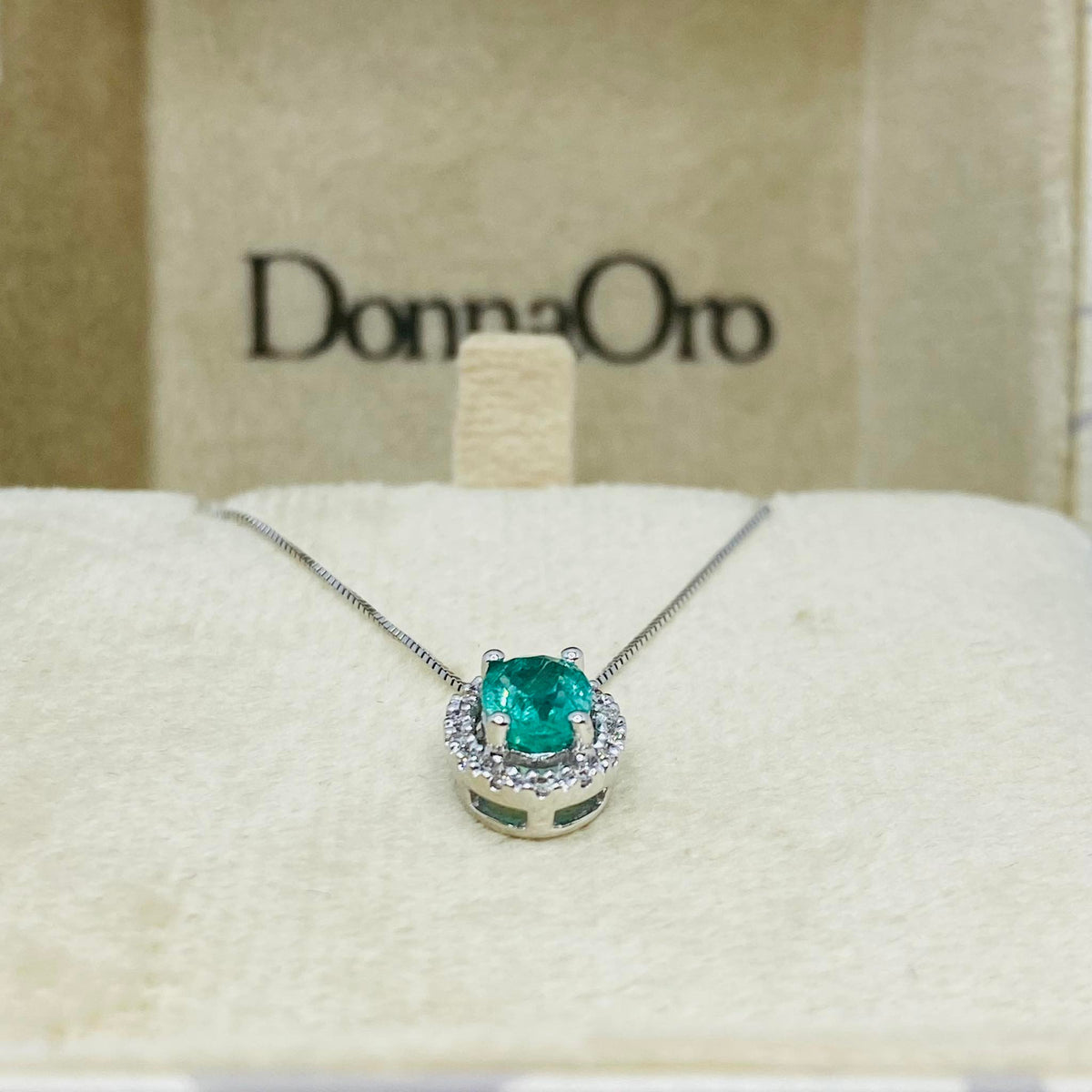 Collana Donna Oro 18KT con Smeraldo Ct 0.72 e Diamanti