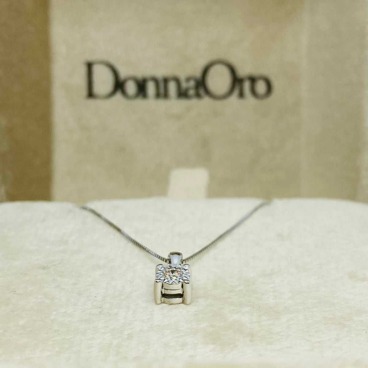 Collana Punto Luce Donna Oro 18KT con Diamante Ct 0.06