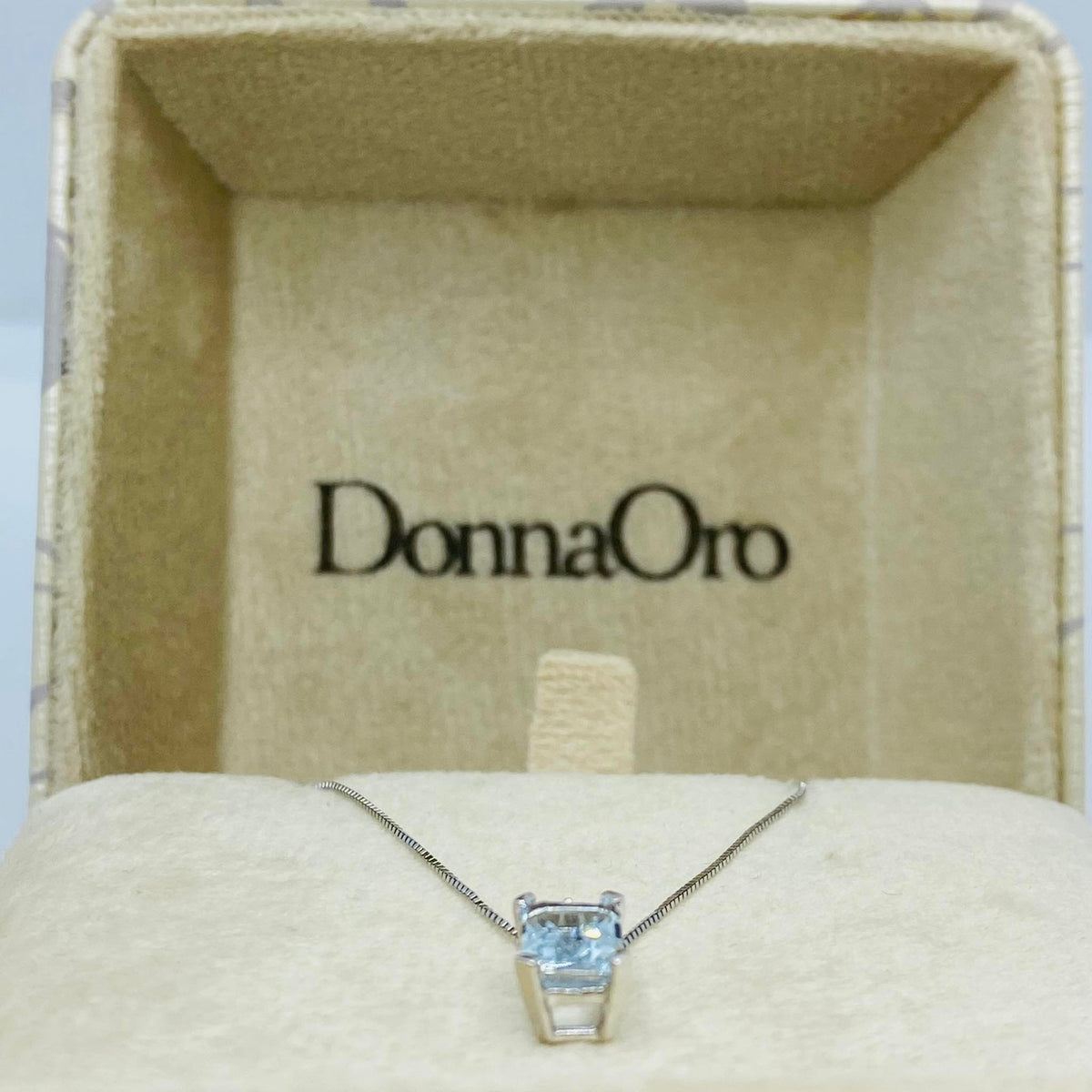 Collana Donna Oro 18KT con Acquamarina Rettangolare Ct. 0.87 e Diamante