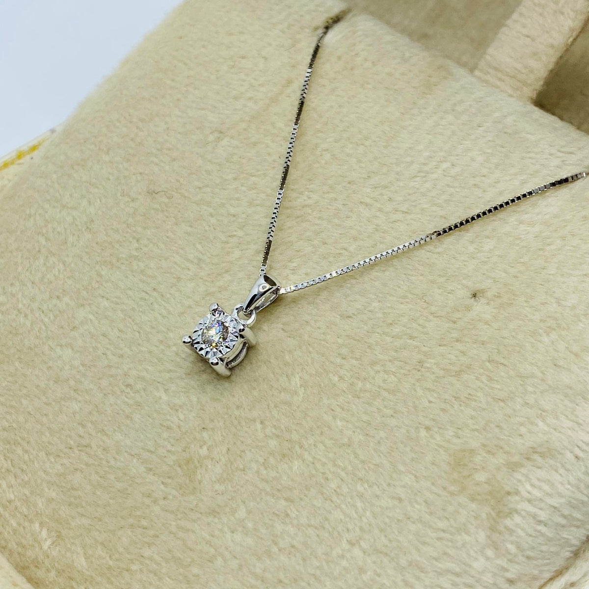 Collana Punto Luce Donna Oro 18KT con Diamante Ct 0.06