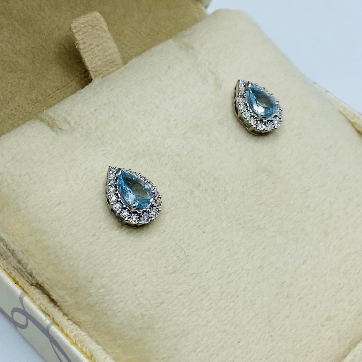Orecchini Donna Oro 18KT con Acquamarina Ct. 1.40 e Diamanti