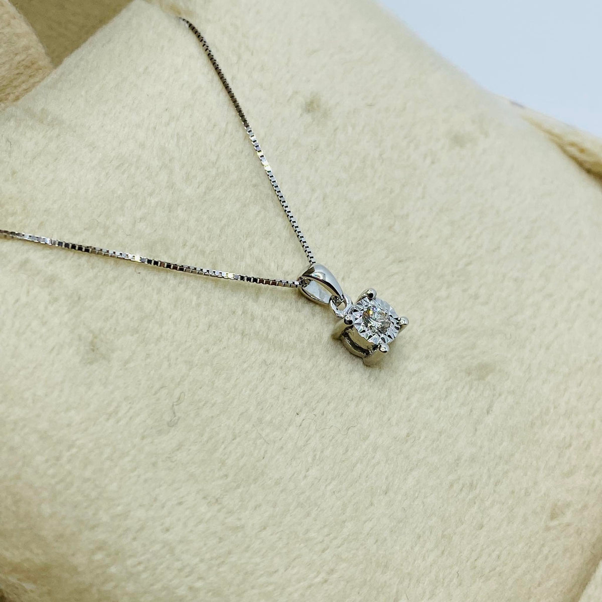 Collana Punto Luce Donna Oro 18KT con Diamante Ct 0.06